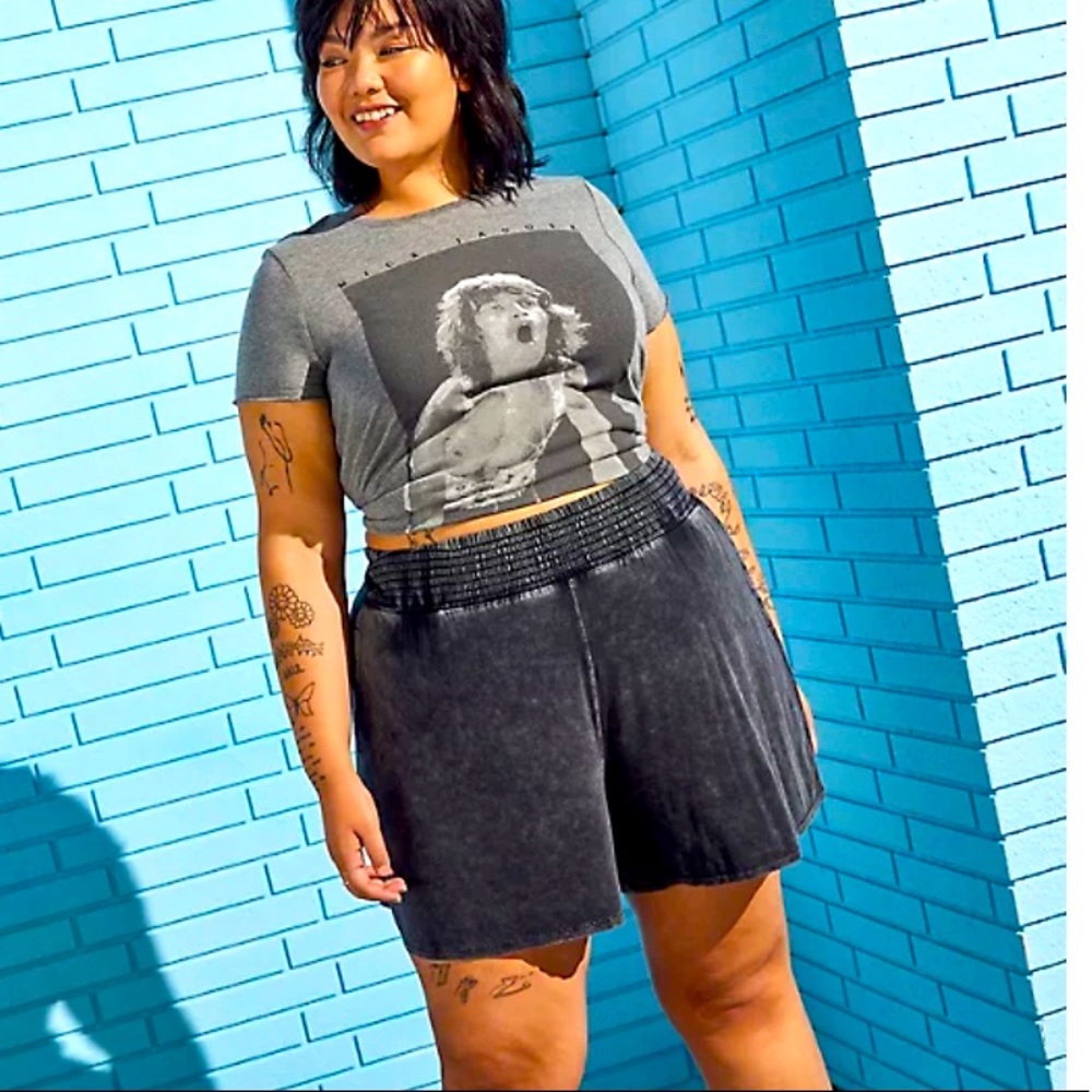 TORRID CLASSIC FIT CREW TEE - MICK JAGGER GREY NWT